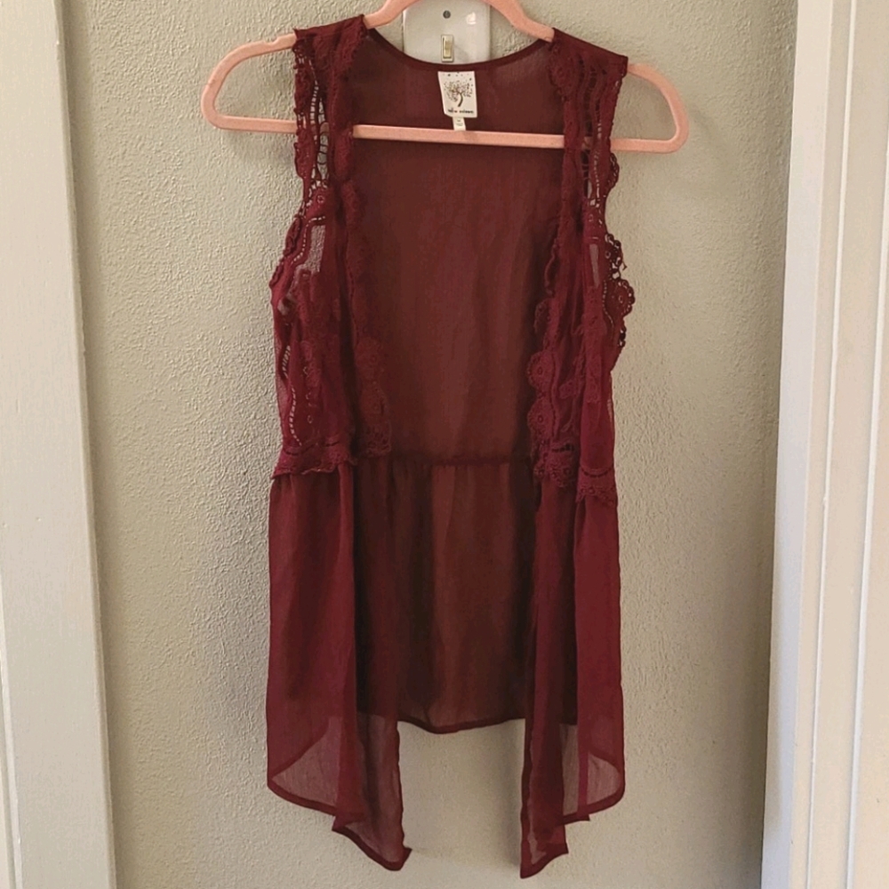 Lacey maroon vest